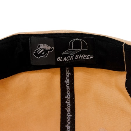 Bone Black Sheep Aba Curva Escrito Salmao