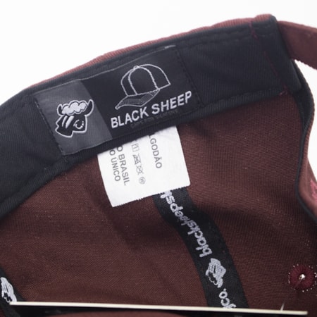 Bone Black Sheep Aba Curva Logo Couro Bordo