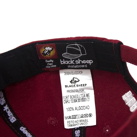 Bone Black Sheep Aba Curva Ovelha Vermelho