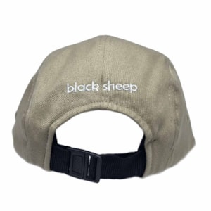 Boné Five Panel Black Sheep letras Emborrachado Bege