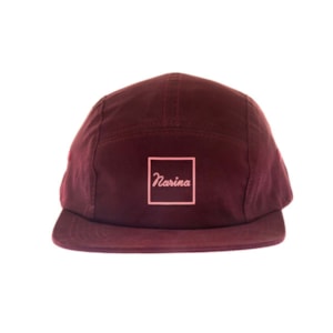 Boné Narina Five Panel Signature Vinho Rosa