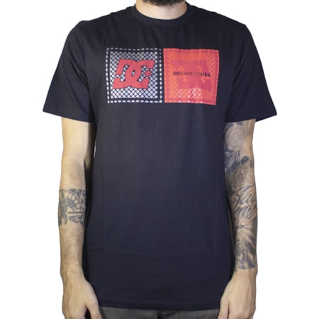 Camiseta Dc Shoes Come With Pills Preto