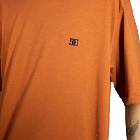 Camiseta Dc Shoes Embroidery Star Telha