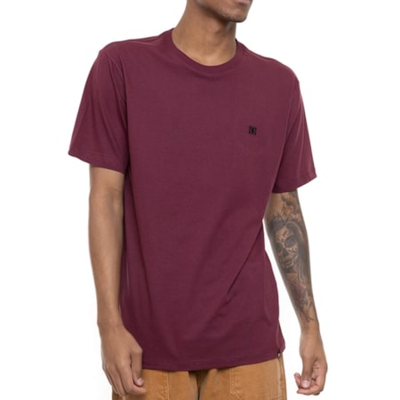 Camiseta Dc Shoes Embroidery Vinho