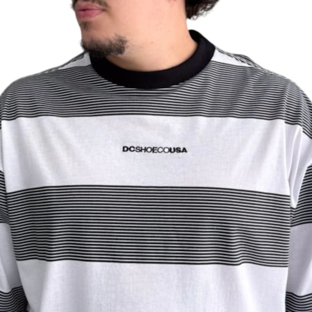 Camiseta Dc Shoes Fat Stripe Branca