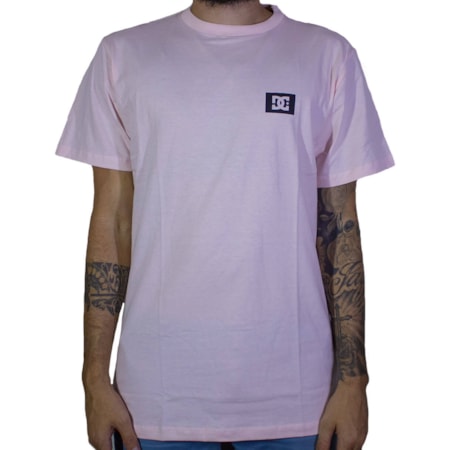Camiseta Dc Shoes Stage Box Rosa Claro