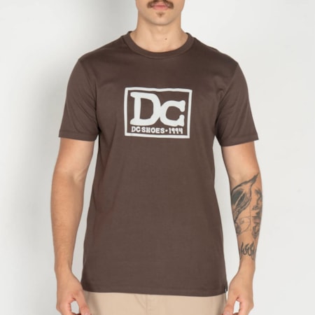 Camiseta Dc Shoes Star Marrom Escuro