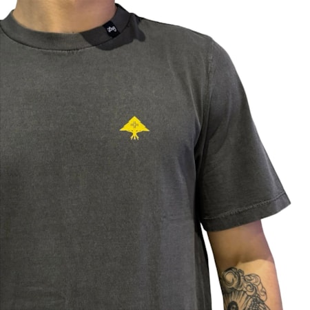 Camiseta Lrg Risinng Tree Preto