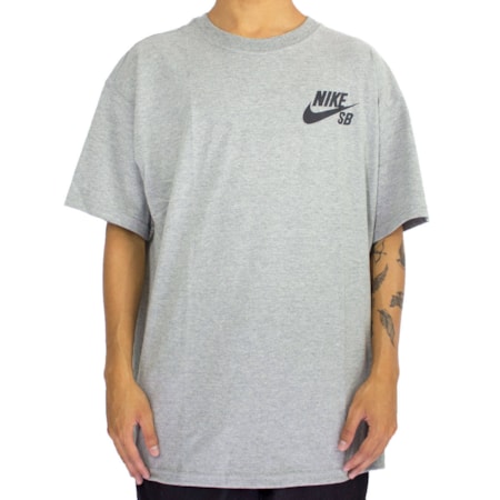 Camiseta Nike Sb Logo Cinza DC7817063