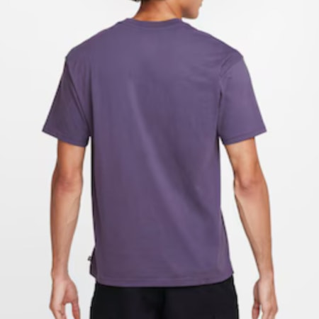 Camiseta Nike Sb Logo Hbr Roxo CV7539574