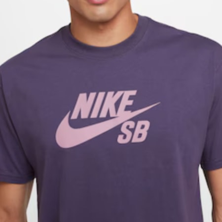 Camiseta Nike Sb Logo Hbr Roxo CV7539574