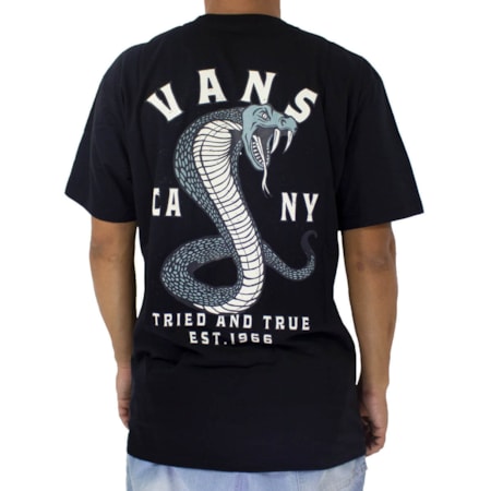 Camiseta Vans Striked Black VN0A7PLSBLK