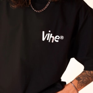 Camiseta Vihe Sol Meus Est Dux Preta Camiseta Vihe Sol Meus Est Dux Preta