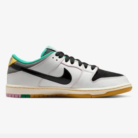 Tênis Nike Sb Dunk Low Pro Qs x CSEF White Black HJ4132100