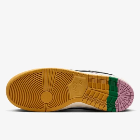 Tênis Nike Sb Dunk Low Pro Qs x CSEF White Black HJ4132100