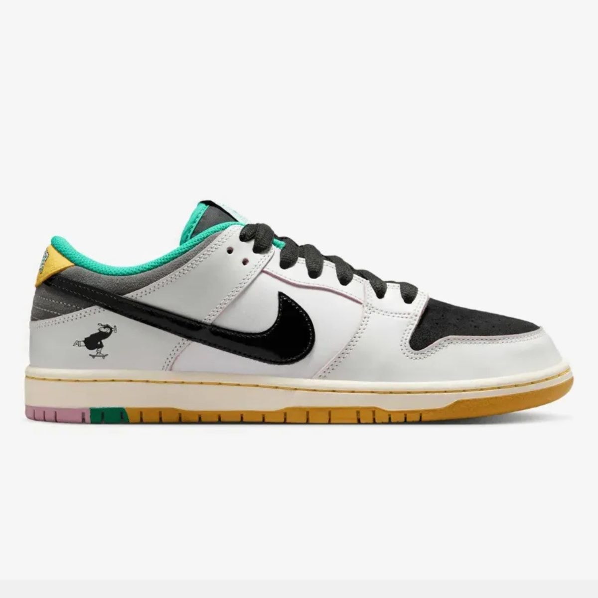 Tênis Nike Sb Dunk Low Pro Qs x CSEF White Black HJ4132100