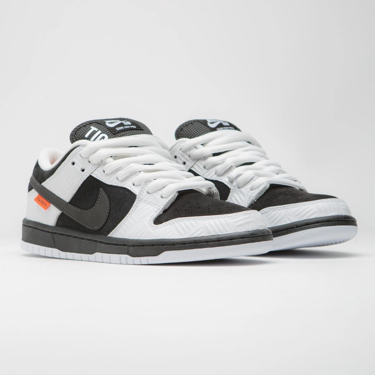 Tênis Nike Sb Dunk Low Pro QS x Tightbooth FD2629100