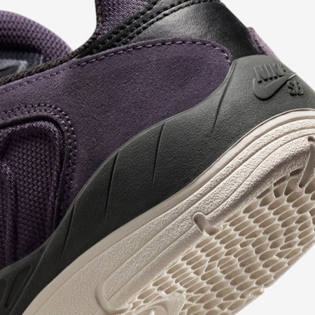 Tênis Nike Sb Vertebrae Dark Raisin University Gold  FD4691500